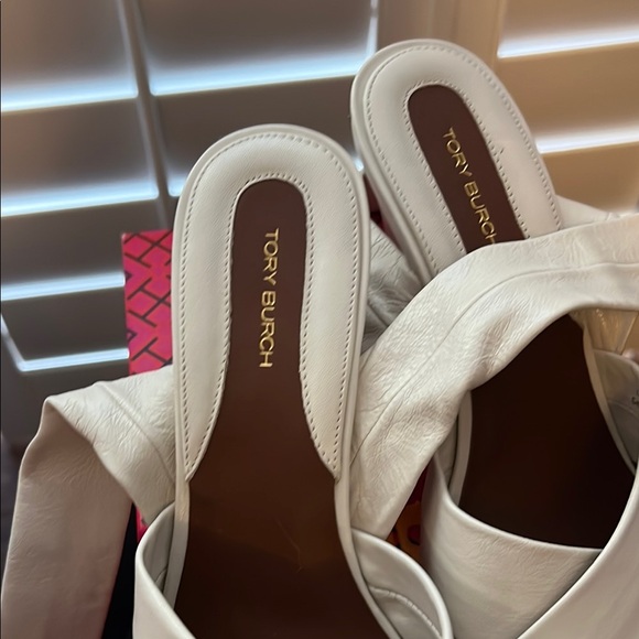 Tory Burch White Women's Sandals - Picture 4 of 5